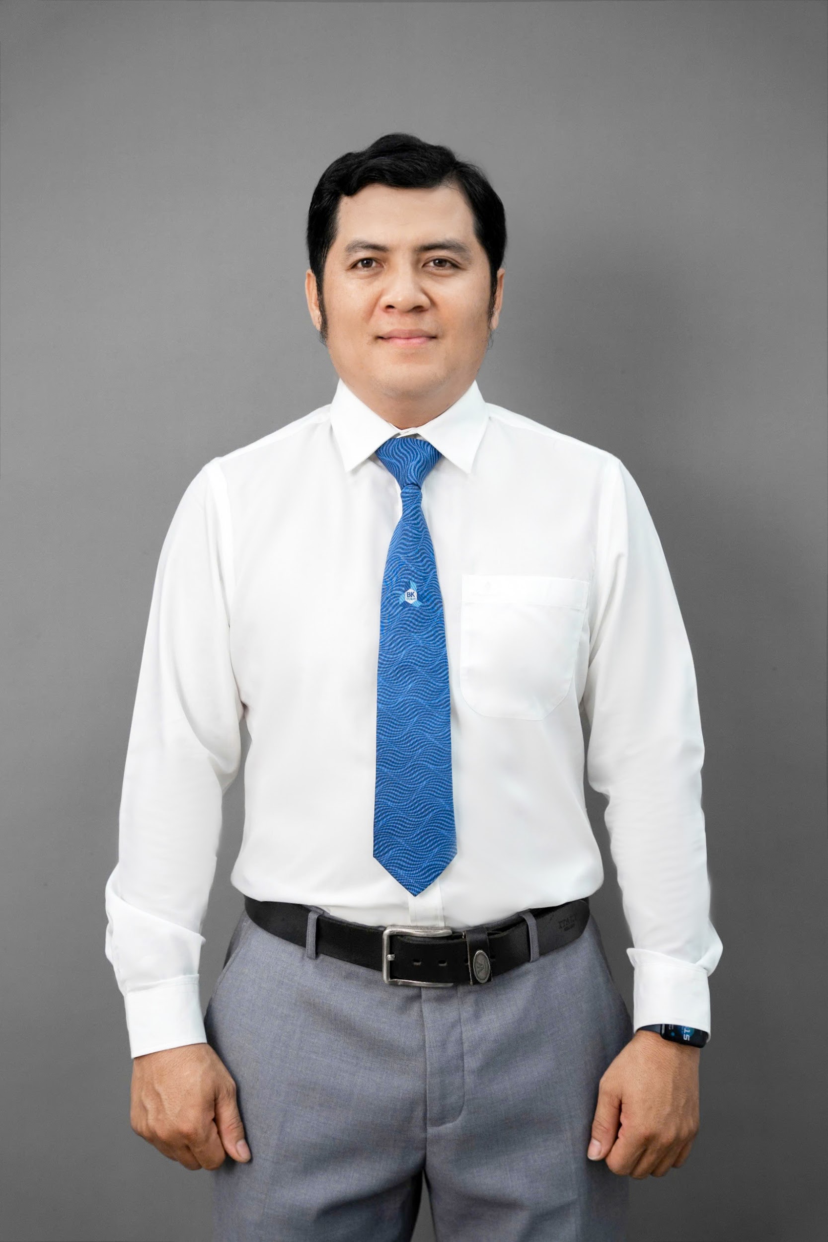 A person in a white shirt and blue tie

AI-generated content may be incorrect.