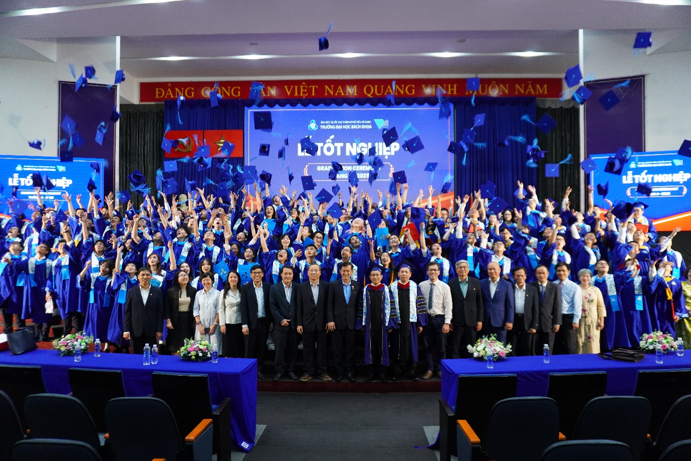E:\VICE-DEAN\HỌC KỲ 2 2024-2025\Lễ tốt nghiệp t4-2025\10.JPG