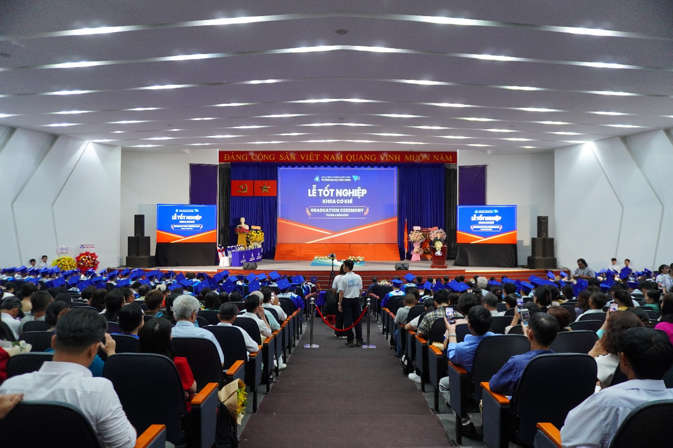 E:\VICE-DEAN\HỌC KỲ 2 2024-2025\Lễ tốt nghiệp t4-2025\9.JPG