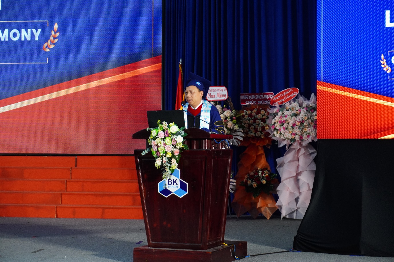 E:\VICE-DEAN\HỌC KỲ 2 2024-2025\Lễ tốt nghiệp t4-2025\DSC09800.JPG