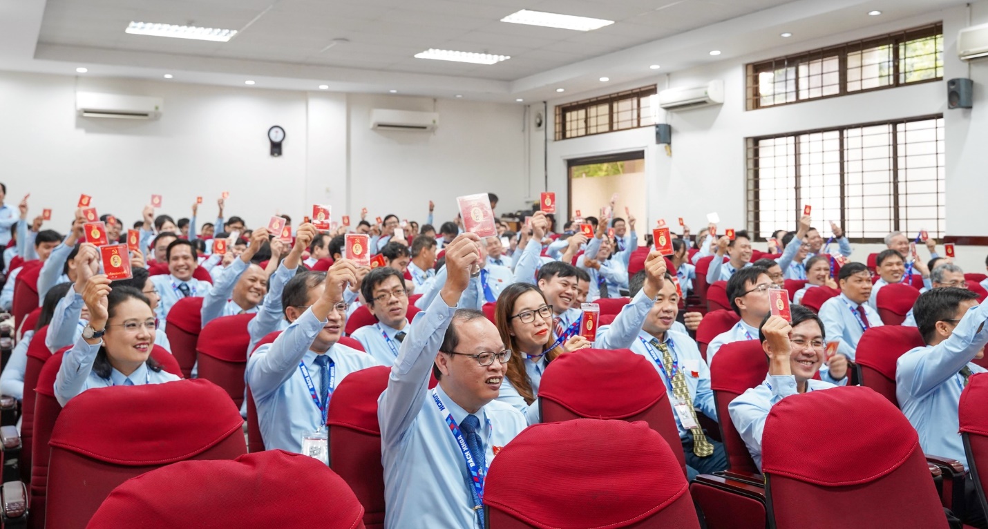 E:\Working\HK 242\Dai hoi\2.jpg