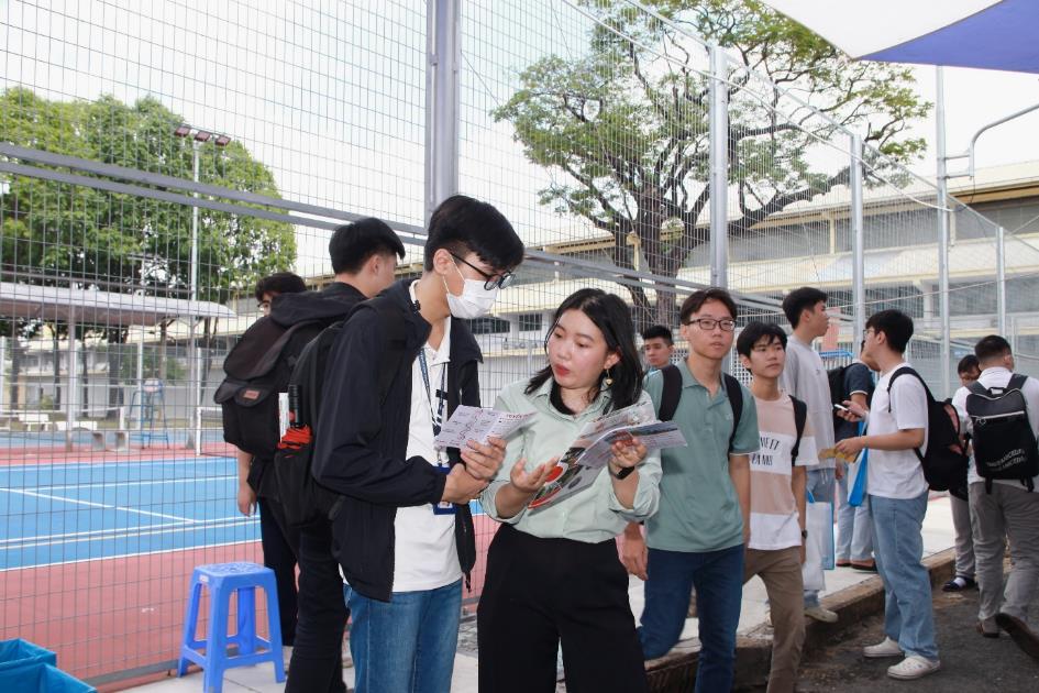 E:\Working\HK 242\Job fair 2025\13.JPG