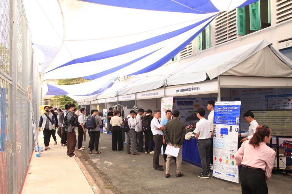 E:\Working\HK 242\Job fair 2025\18.JPG