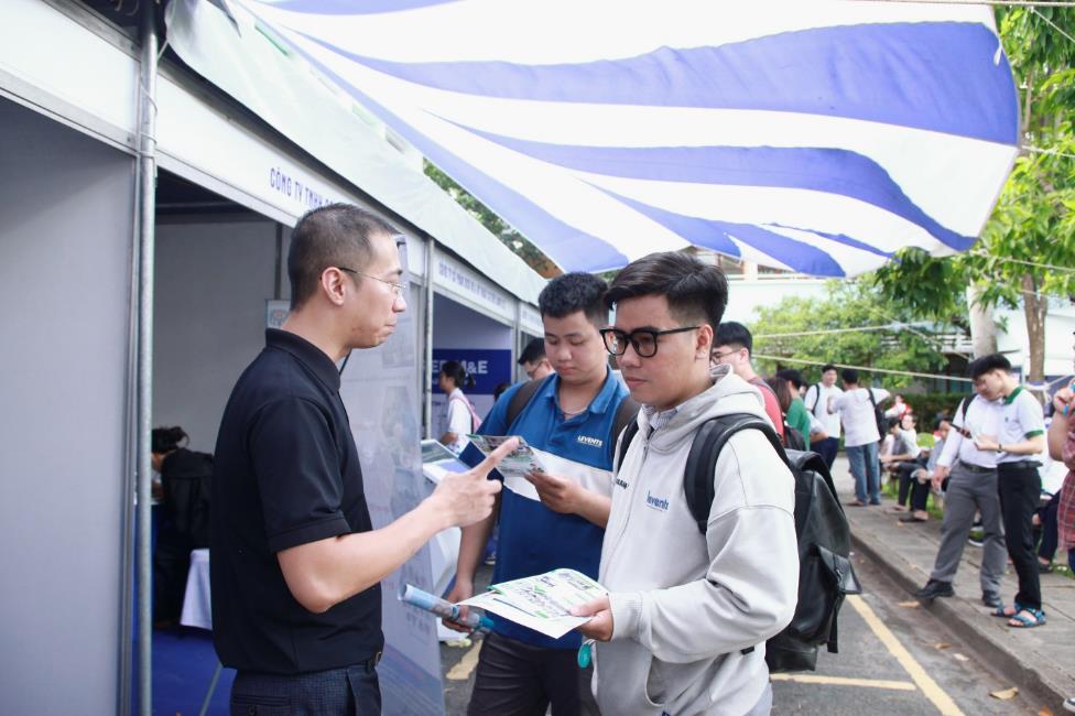 E:\Working\HK 242\Job fair 2025\30.JPG