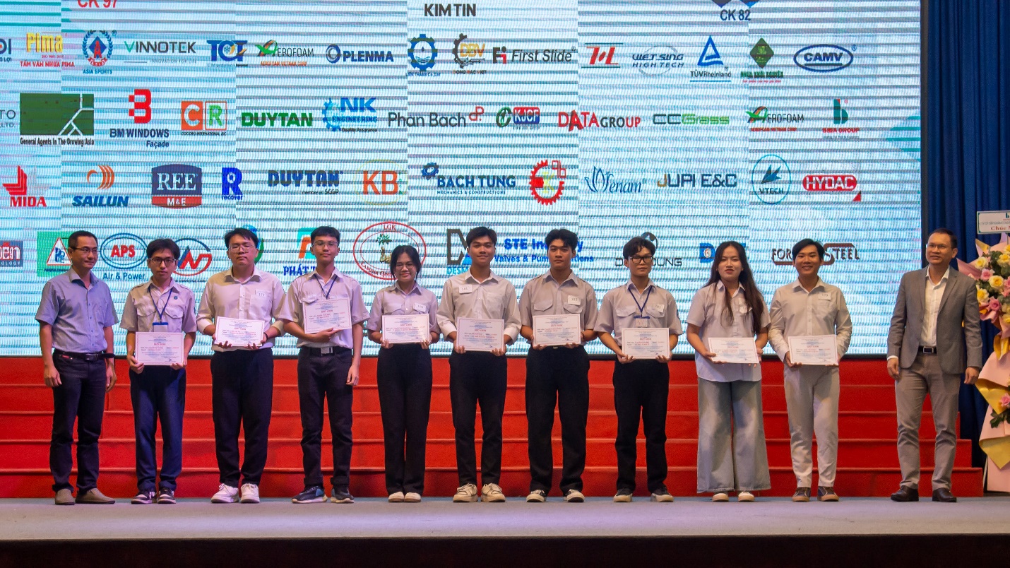 E:\Working\HK 251\Lễ trao học bổng 2025\Post website\25 chua dc.jpg