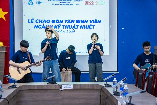 A group of people playing instruments

AI-generated content may be incorrect.