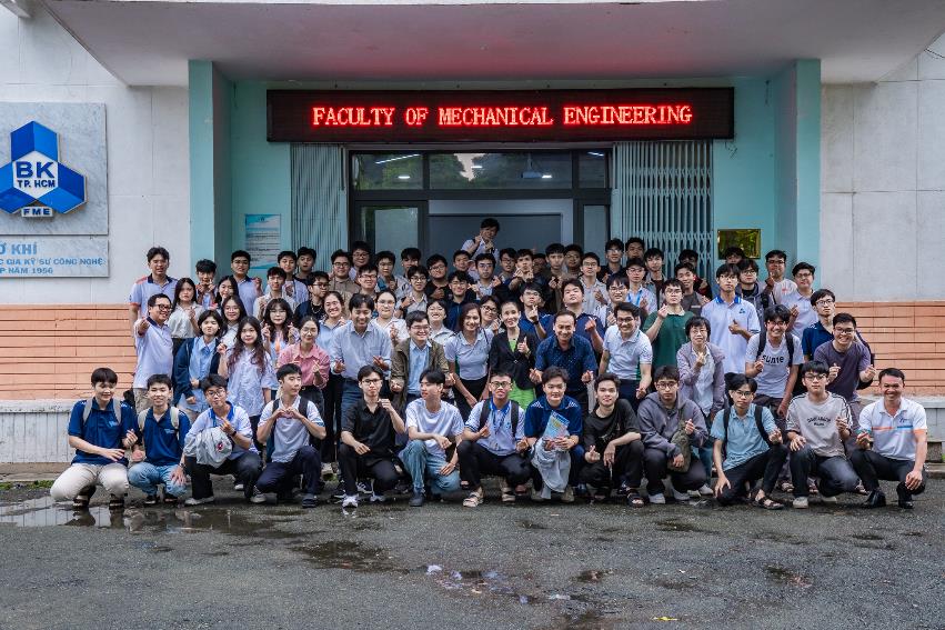 A group of people posing for a photo

AI-generated content may be incorrect.