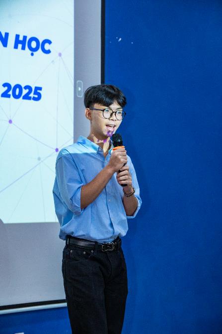 A person holding a microphone

AI-generated content may be incorrect.