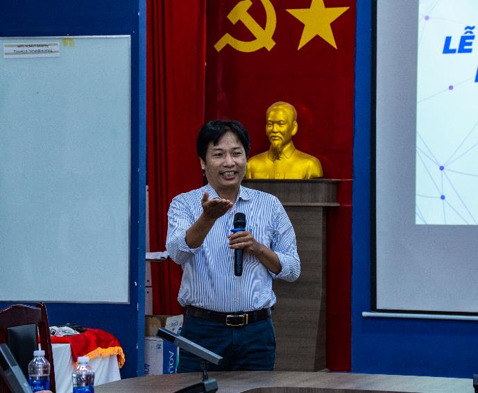 A person holding a microphone in front of a podium

AI-generated content may be incorrect.