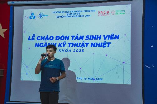 A person speaking into a microphone

AI-generated content may be incorrect.