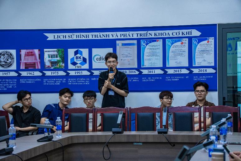 A person standing in front of a group of people

AI-generated content may be incorrect.