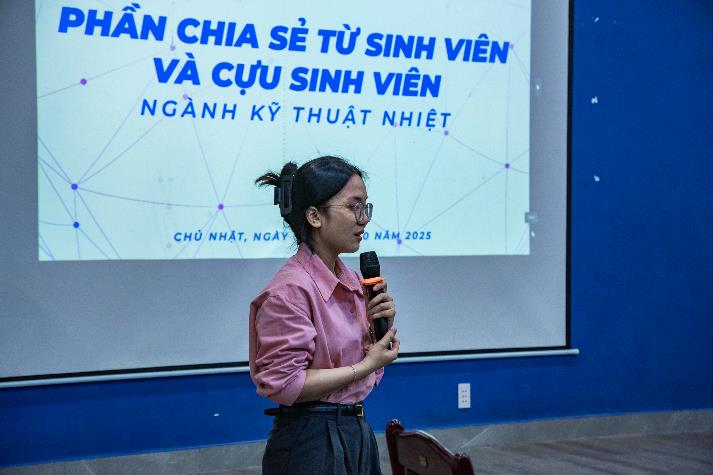 A person standing in front of a screen

AI-generated content may be incorrect.