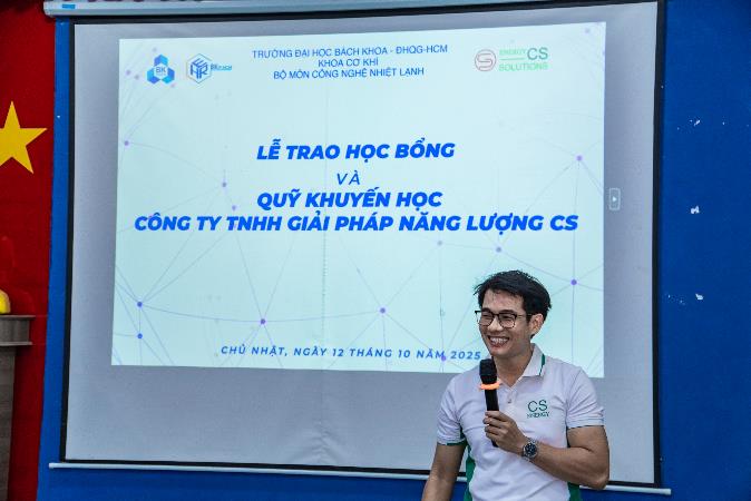 A person standing in front of a screen

AI-generated content may be incorrect.