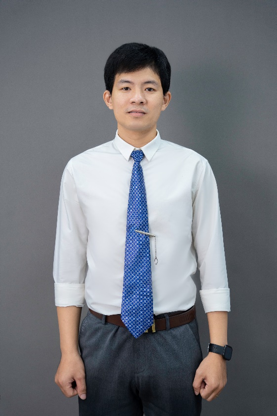 A person wearing a tie

AI-generated content may be incorrect.